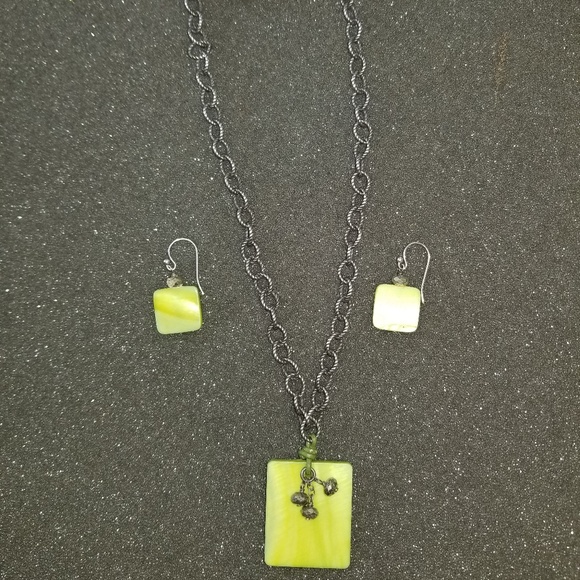 Silpada Jewelry - Silpada green adjustable necklace